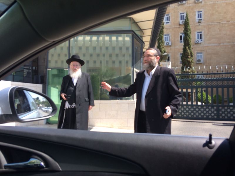 גפני וליצמן בצאתם מהפגישה