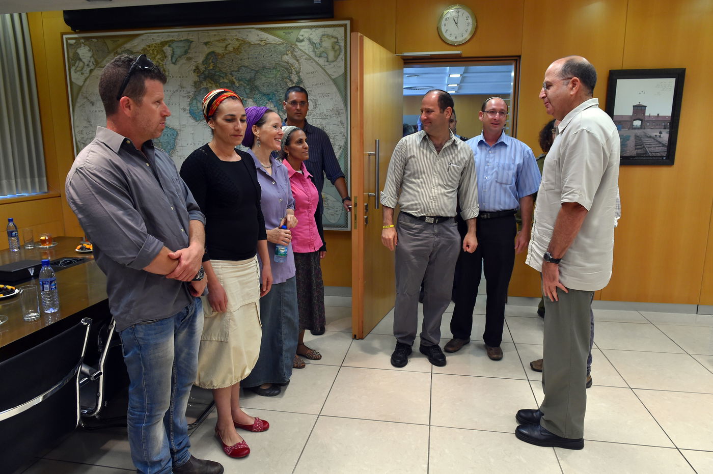 יעלון לבני המשפחות: "נכונו עוד שעות ארוכות וקשות של מתח"