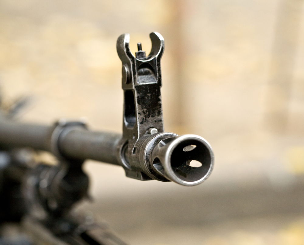 פריז: נעצרו חשודים שאיימו בנשק על מתפללי בית הכנסת