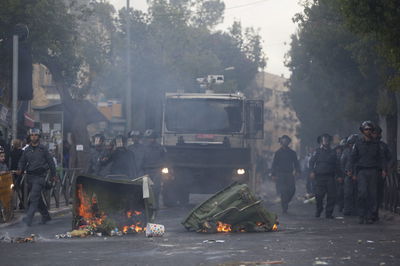 מראות דומים? ההפגנות נגד מעצר בחורי ישיבה