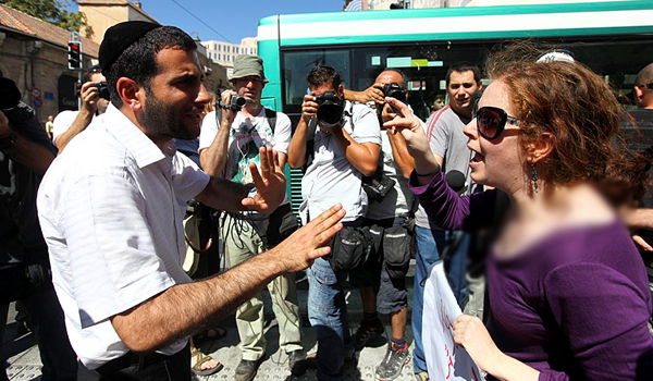 חילונים וחרדים מתעמתים, אילוסטרציה - למצולמים אין קשר לכתבה