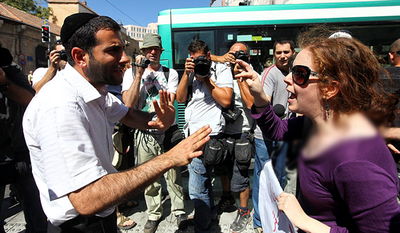 חילונים וחרדים מתעמתים, אילוסטרציה - למצולמים אין קשר לכתבה