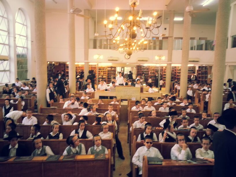 קידום השם: רבבות התאחדו וקיבלו שבת מוקדם למען החטופים