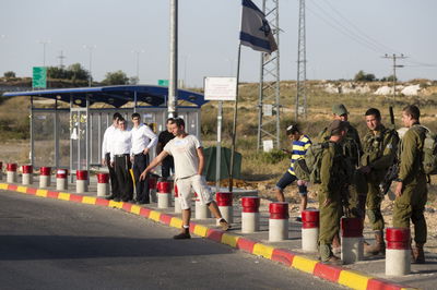 שעות לפני החטיפה: שוטרת נשדדה בטרמפיאדה