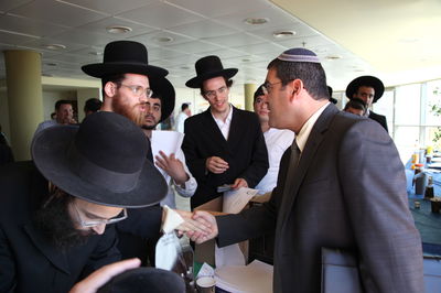 מתנדבים בשירות האזרחי