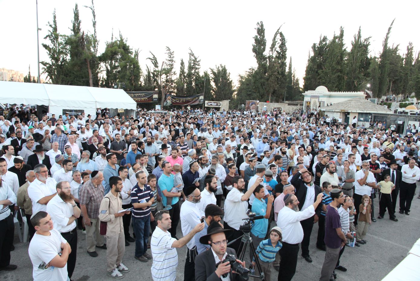 תיעוד: תפילות למען החטופים ביום ההילולא