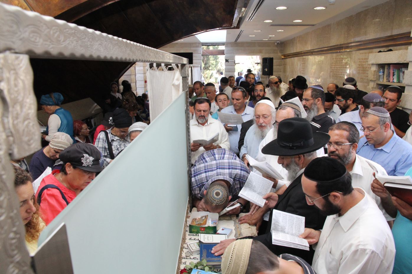 תיעוד: תפילות למען החטופים ביום ההילולא