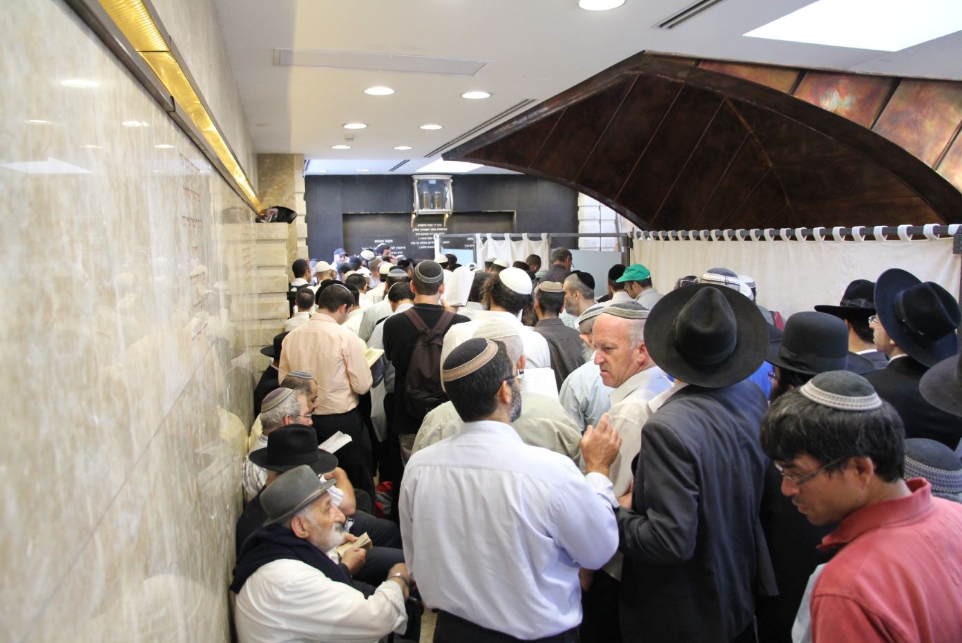 תיעוד: תפילות למען החטופים ביום ההילולא