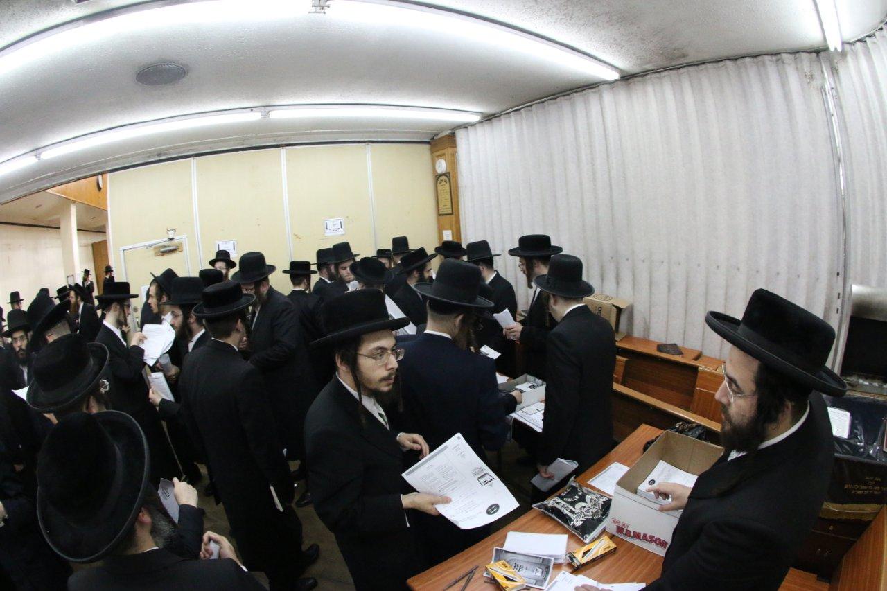 סאטמר: אלפים נבחנו על מסכת גיטין