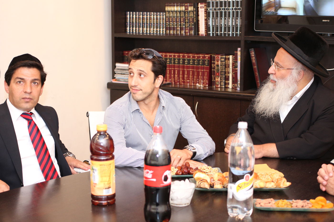 תיעוד: המקובל רבי בניהו שמואלי ביקר ברדיו החרדי 'קול ברמה'