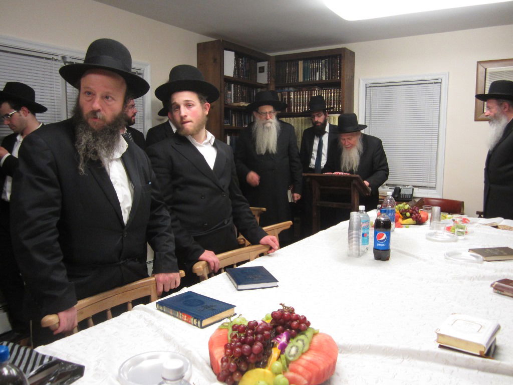 לייקווד: המסע של רבי אריה פינקל יצא לדרך • תמונות מקבלת הפנים