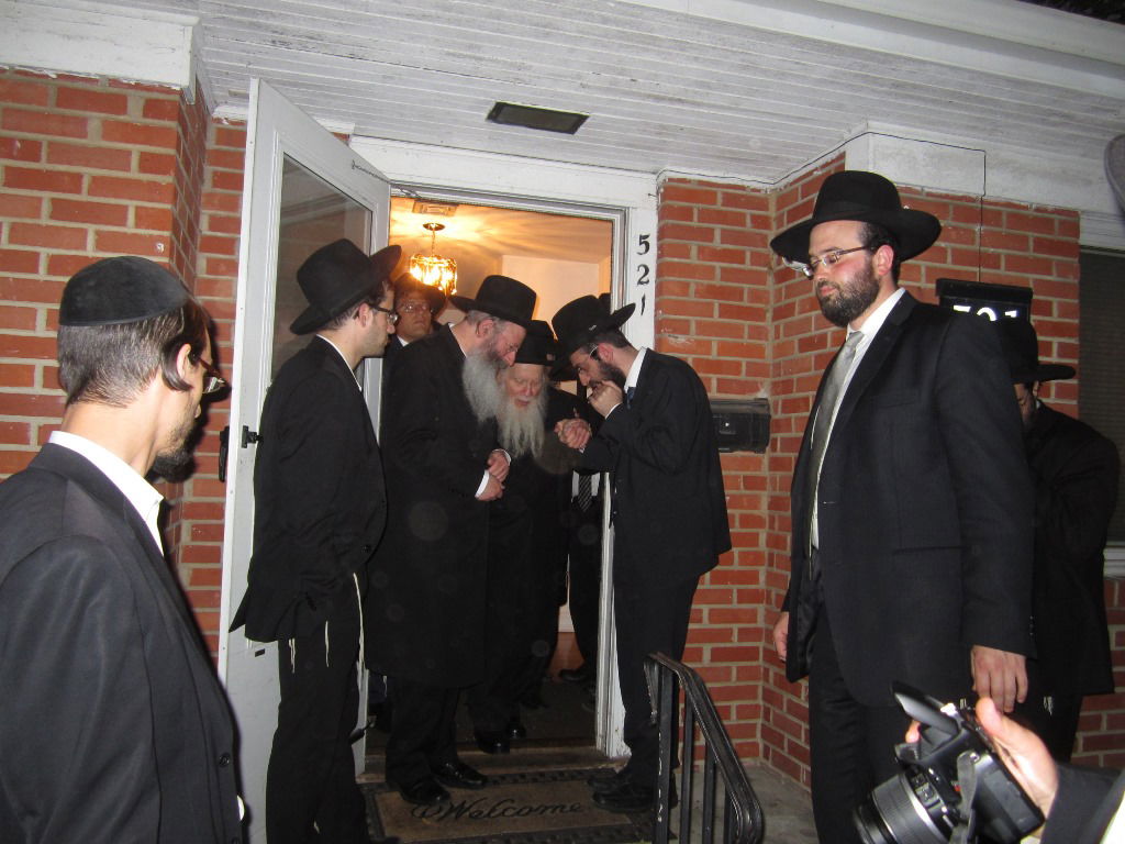 לייקווד: המסע של רבי אריה פינקל יצא לדרך • תמונות מקבלת הפנים