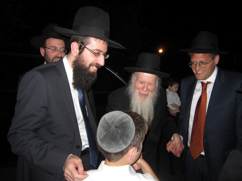 לייקווד: המסע של רבי אריה פינקל יצא לדרך • תמונות מקבלת הפנים