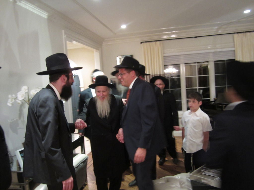 לייקווד: המסע של רבי אריה פינקל יצא לדרך • תמונות מקבלת הפנים