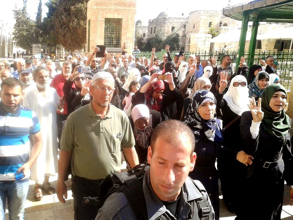 צפו בוידאו: "מוות ליהודים" בהר הבית