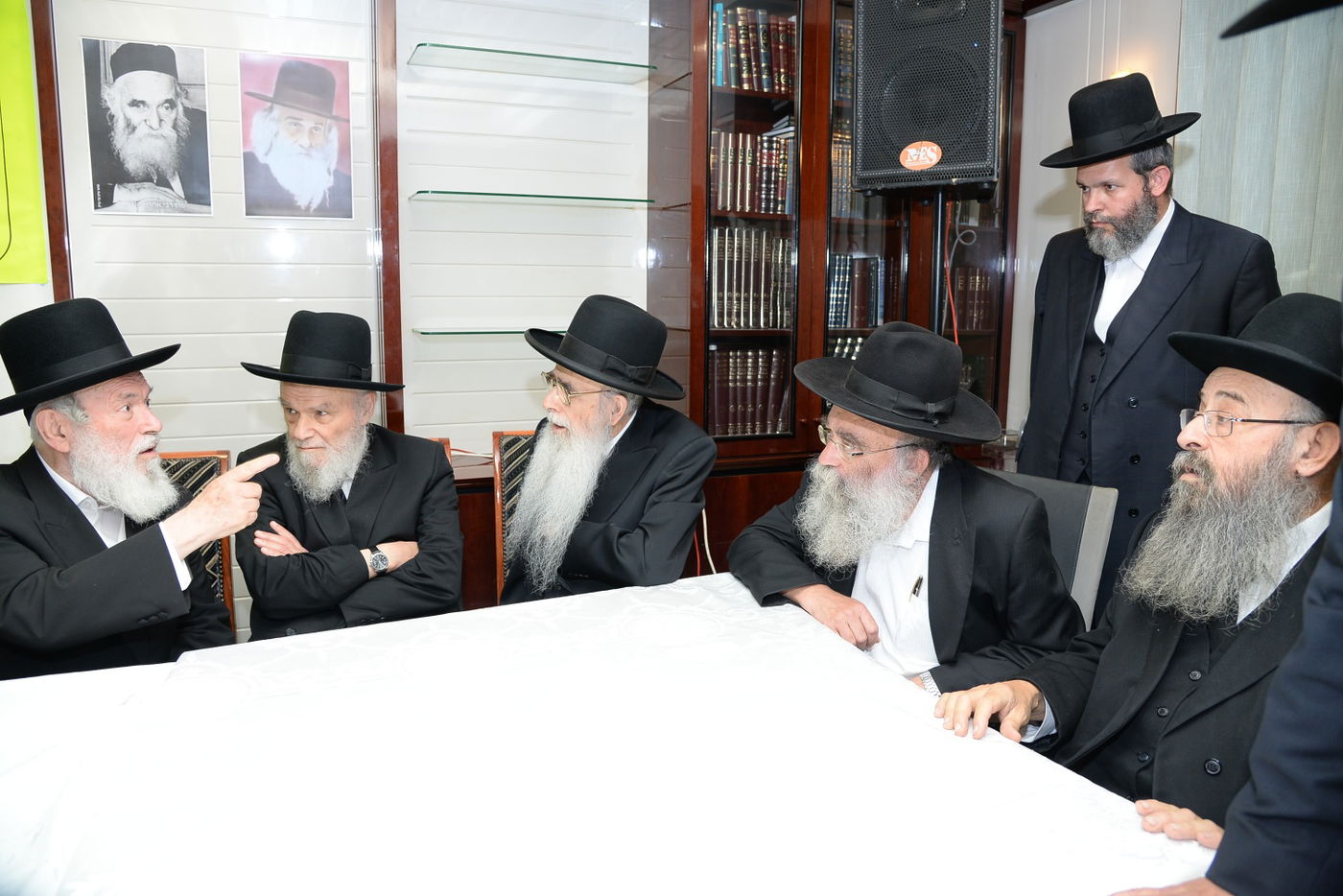 גדולי ישראל התכנסו למען החינוך העצמאי: "הספינה טובעת" • וידאו וגלריה