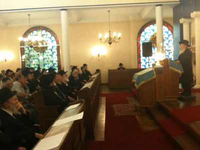 אנטוורפן: תפילה למען החטופים בבית הכנסת הגדול • תיעוד