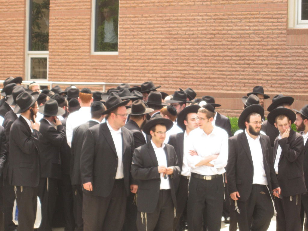 תמונות: אלפים בשיעור של הגאון רבי אריה פינקל בישיבת לייקווד