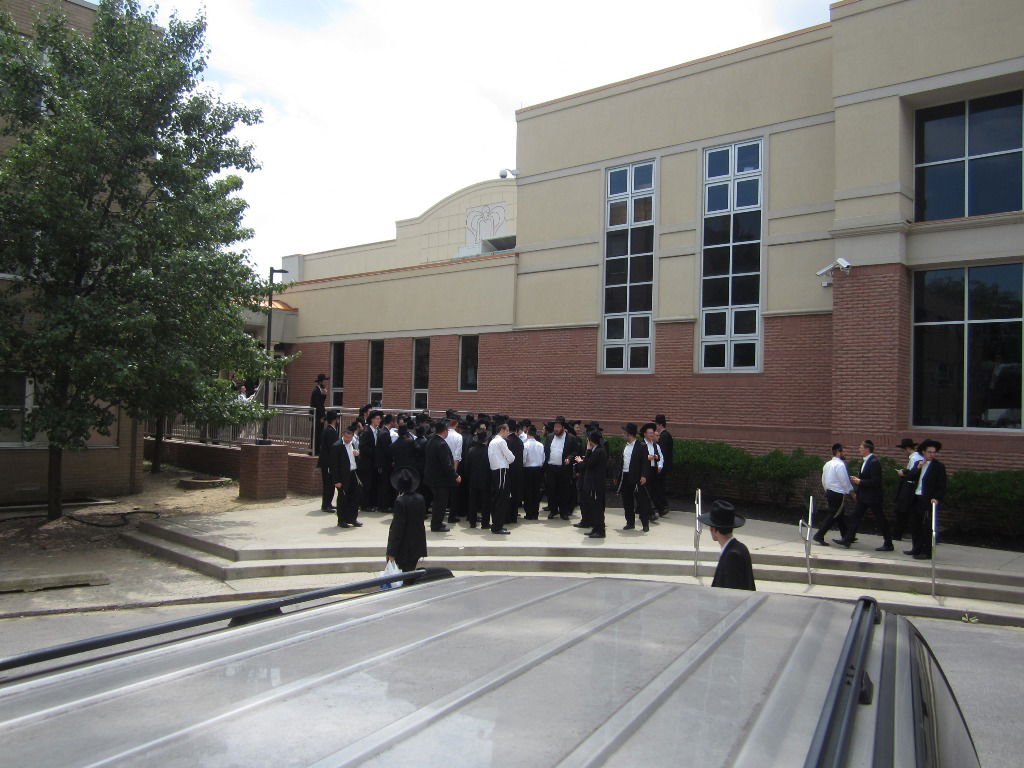 תמונות: אלפים בשיעור של הגאון רבי אריה פינקל בישיבת לייקווד