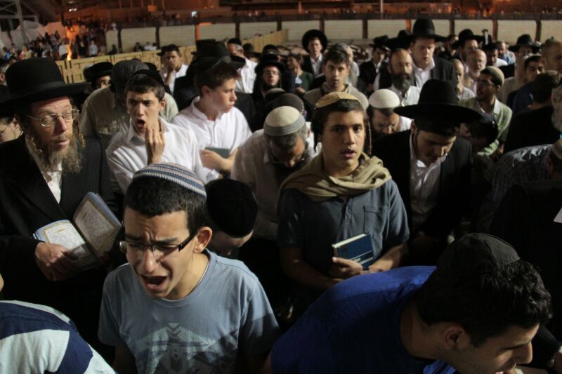 גלריה: מאות העתירו בכותל למען הנערים החטופים