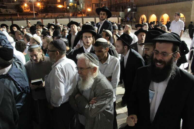 גלריה: מאות העתירו בכותל למען הנערים החטופים