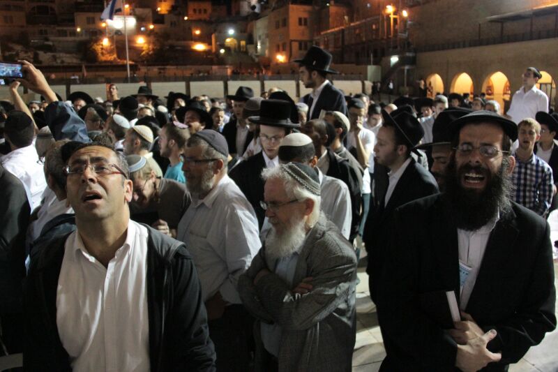 גלריה: מאות העתירו בכותל למען הנערים החטופים