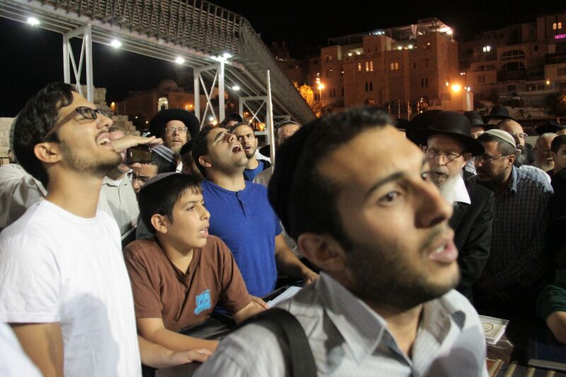 גלריה: מאות העתירו בכותל למען הנערים החטופים