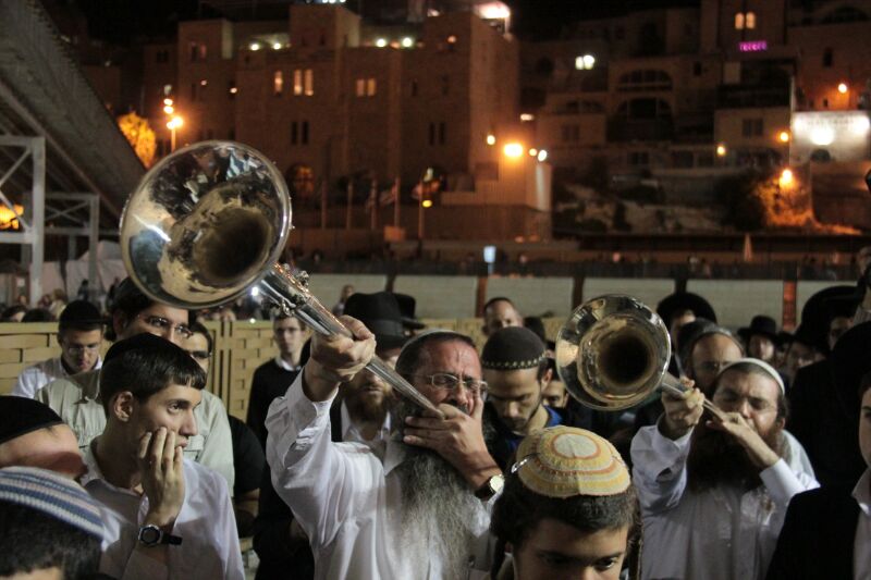 גלריה: מאות העתירו בכותל למען הנערים החטופים