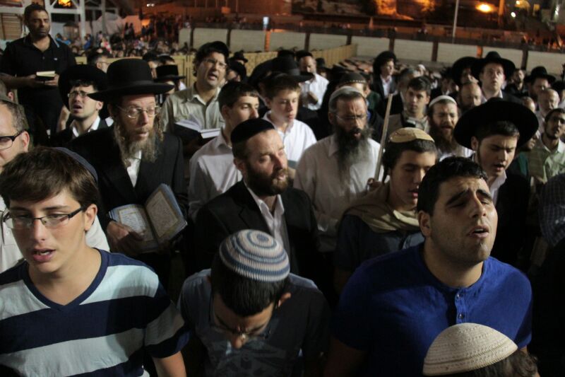 גלריה: מאות העתירו בכותל למען הנערים החטופים