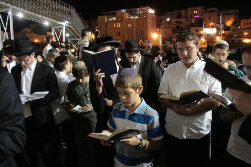 גלריה: מאות העתירו בכותל למען הנערים החטופים