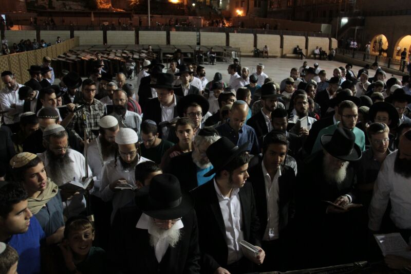 גלריה: מאות העתירו בכותל למען הנערים החטופים