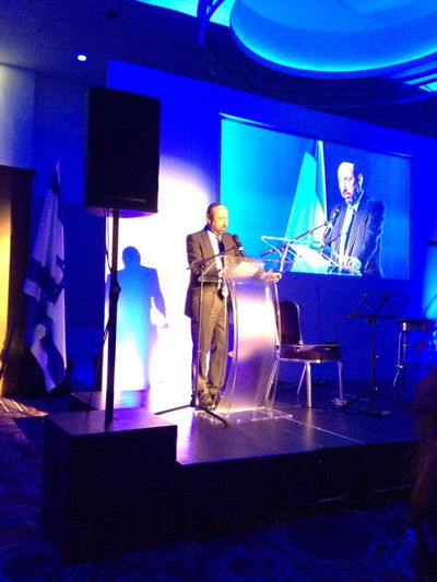 ישי לפידות שר לחטופים • צפו