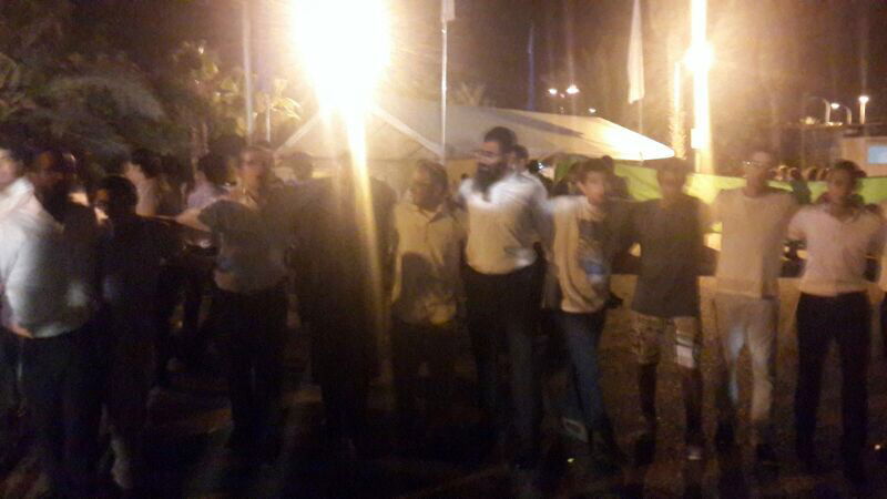 תיעוד: אלעד התאחדה בשירה וריקודים