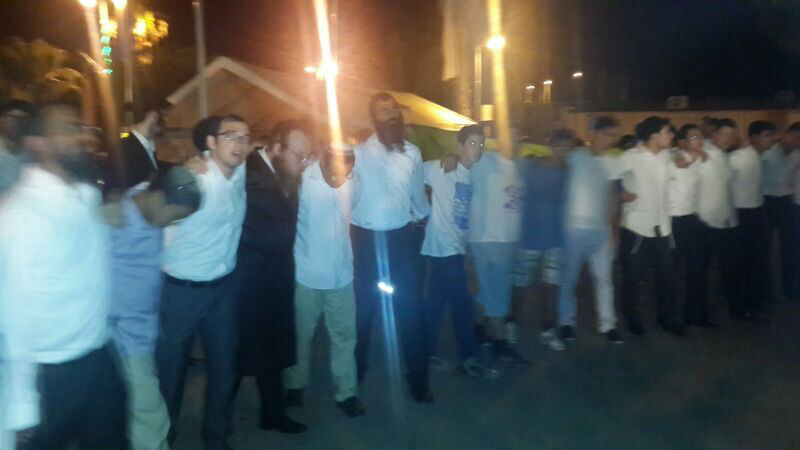 תיעוד: אלעד התאחדה בשירה וריקודים