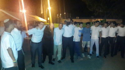 תיעוד: אלעד התאחדה בשירה וריקודים