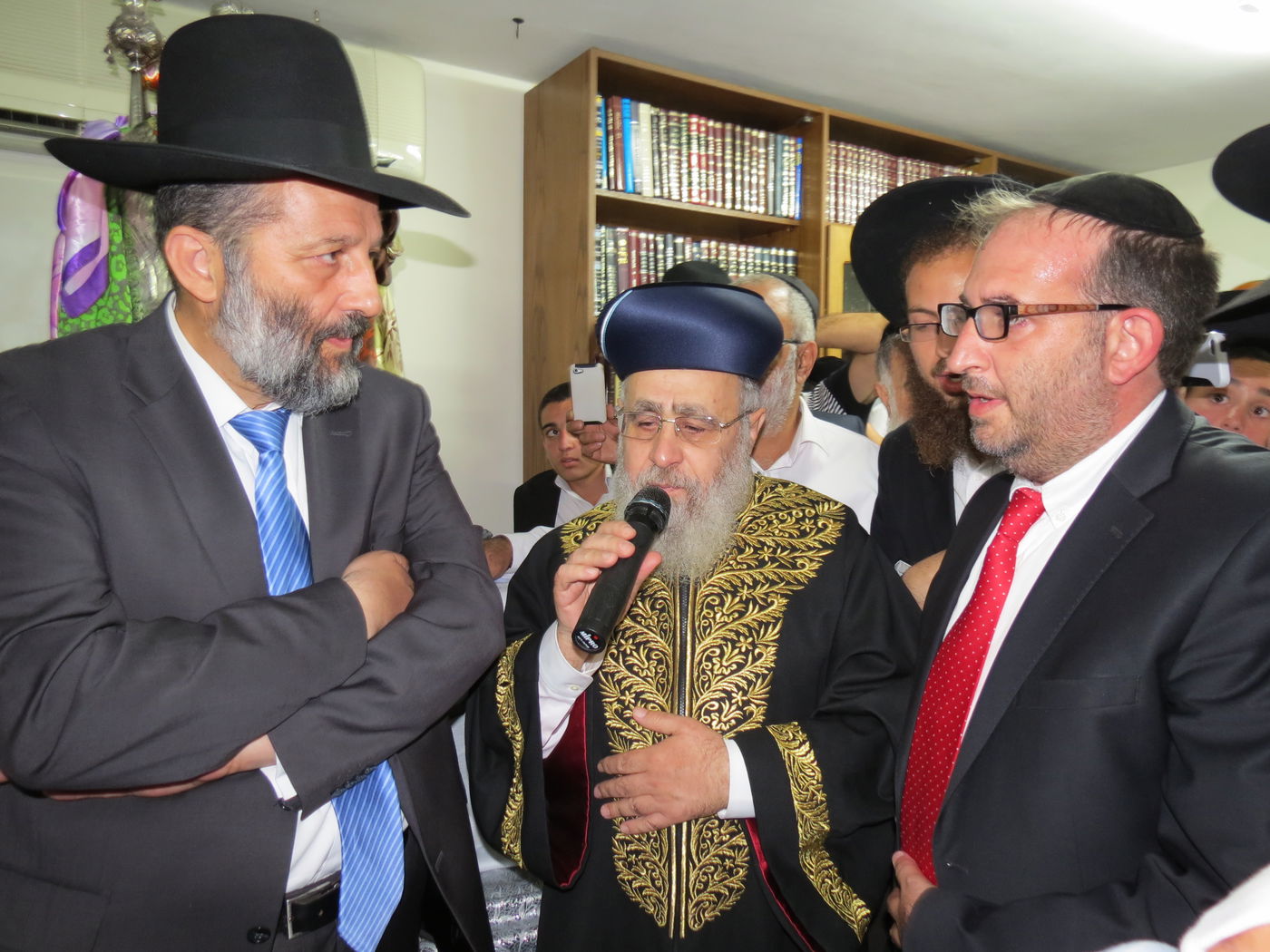 צפת: הראשל"צ חגג בהכנסת ספר תורה