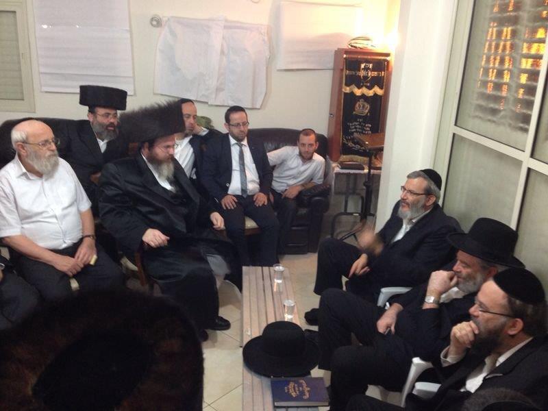 גלריה: המונים ניחמו את קרובי הרב אברהם בן ציון פרידמן זצ"ל