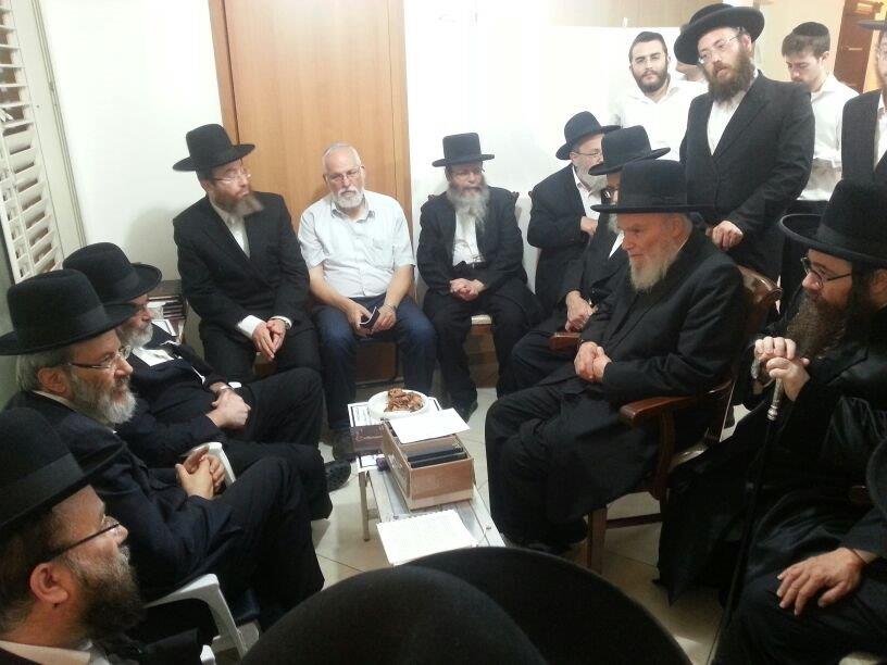 גלריה: המונים ניחמו את קרובי הרב אברהם בן ציון פרידמן זצ"ל