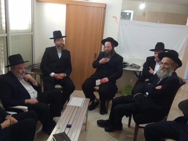 גלריה: המונים ניחמו את קרובי הרב אברהם בן ציון פרידמן זצ"ל