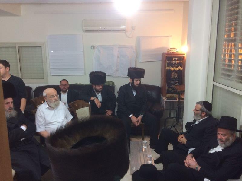 גלריה: המונים ניחמו את קרובי הרב אברהם בן ציון פרידמן זצ"ל