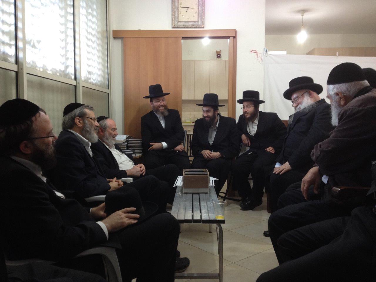 גלריה: המונים ניחמו את קרובי הרב אברהם בן ציון פרידמן זצ"ל