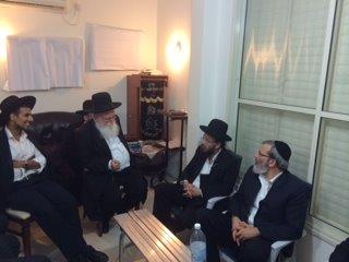 גלריה: המונים ניחמו את קרובי הרב אברהם בן ציון פרידמן זצ"ל