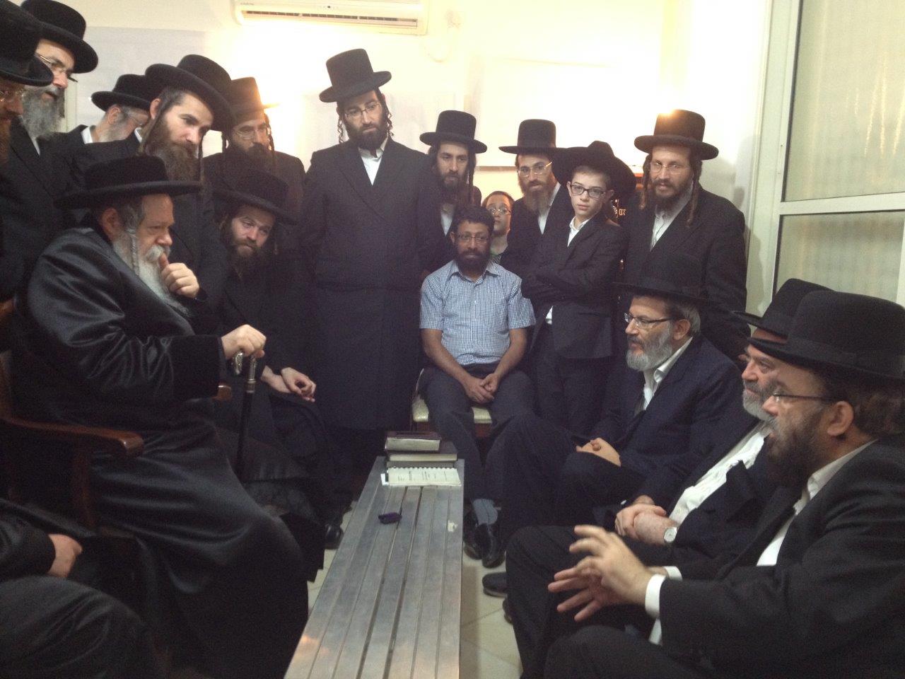 גלריה: המונים ניחמו את קרובי הרב אברהם בן ציון פרידמן זצ"ל