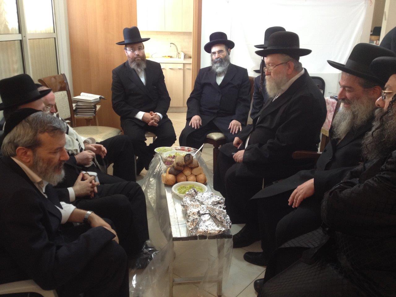 גלריה: המונים ניחמו את קרובי הרב אברהם בן ציון פרידמן זצ"ל