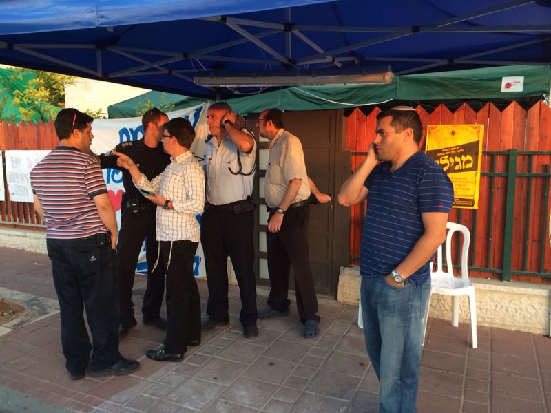 תיעוד עצוב: התפילה האחרונה של משפחת יפרח קודם ההודעה על מות בנם החטוף