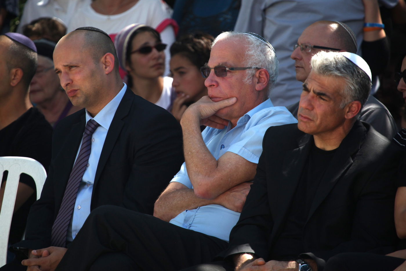 בראש מורכן ודמעות: דרכם האחרונה של אייל, נפתלי וגיל-עד