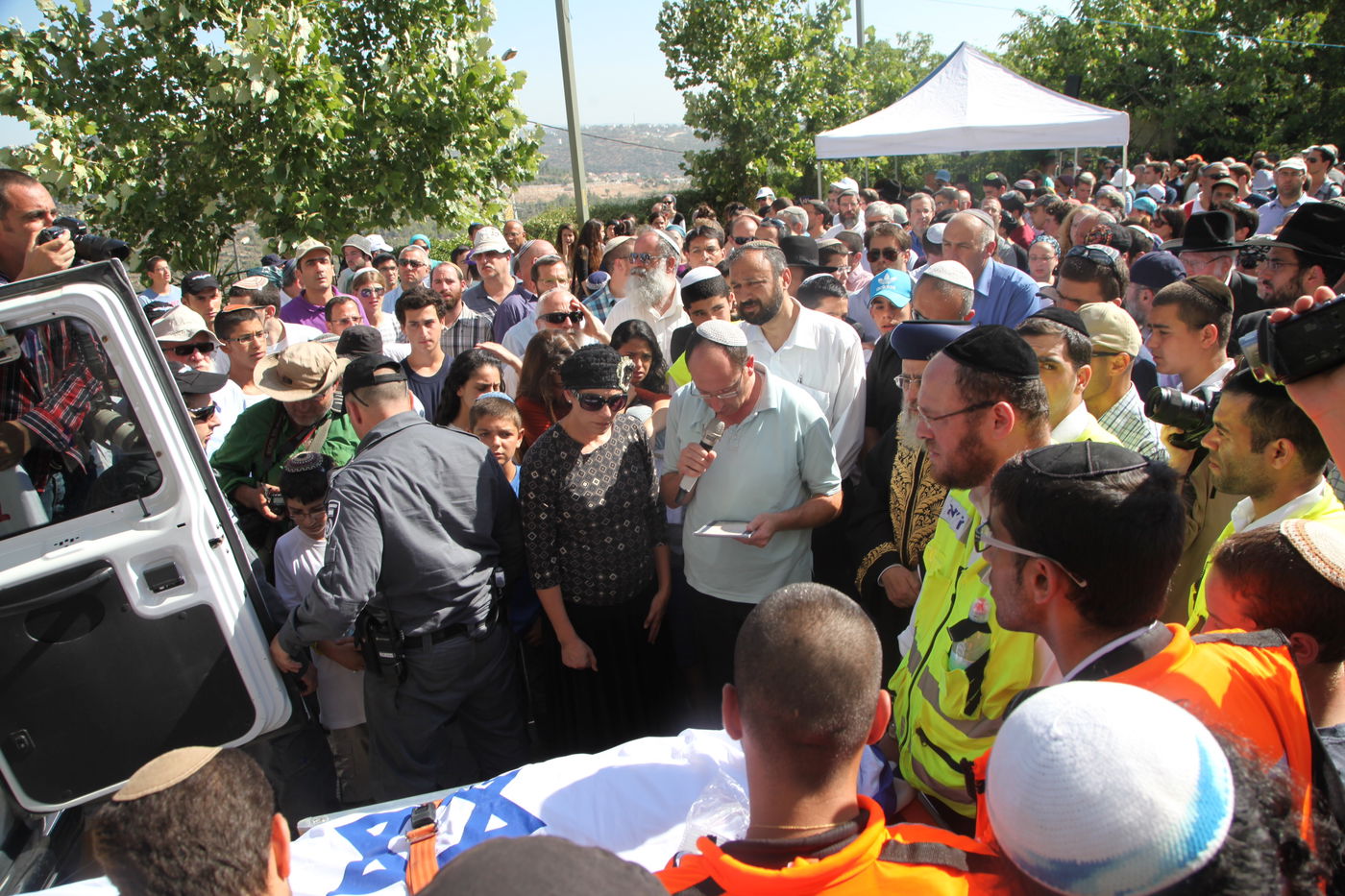 בראש מורכן ודמעות: דרכם האחרונה של אייל, נפתלי וגיל-עד