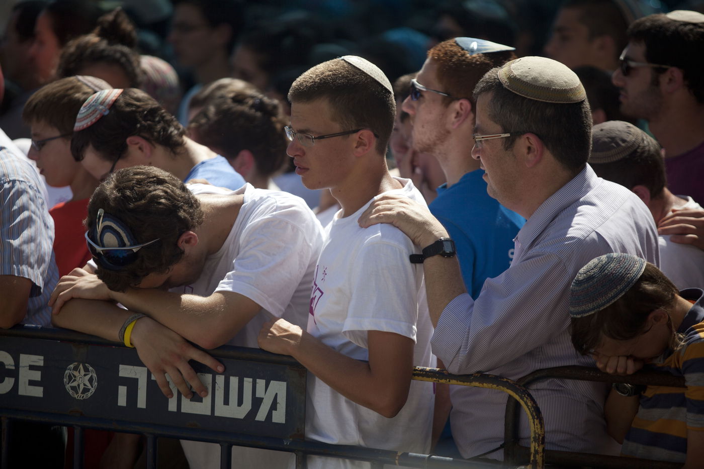 בראש מורכן ודמעות: דרכם האחרונה של אייל, נפתלי וגיל-עד