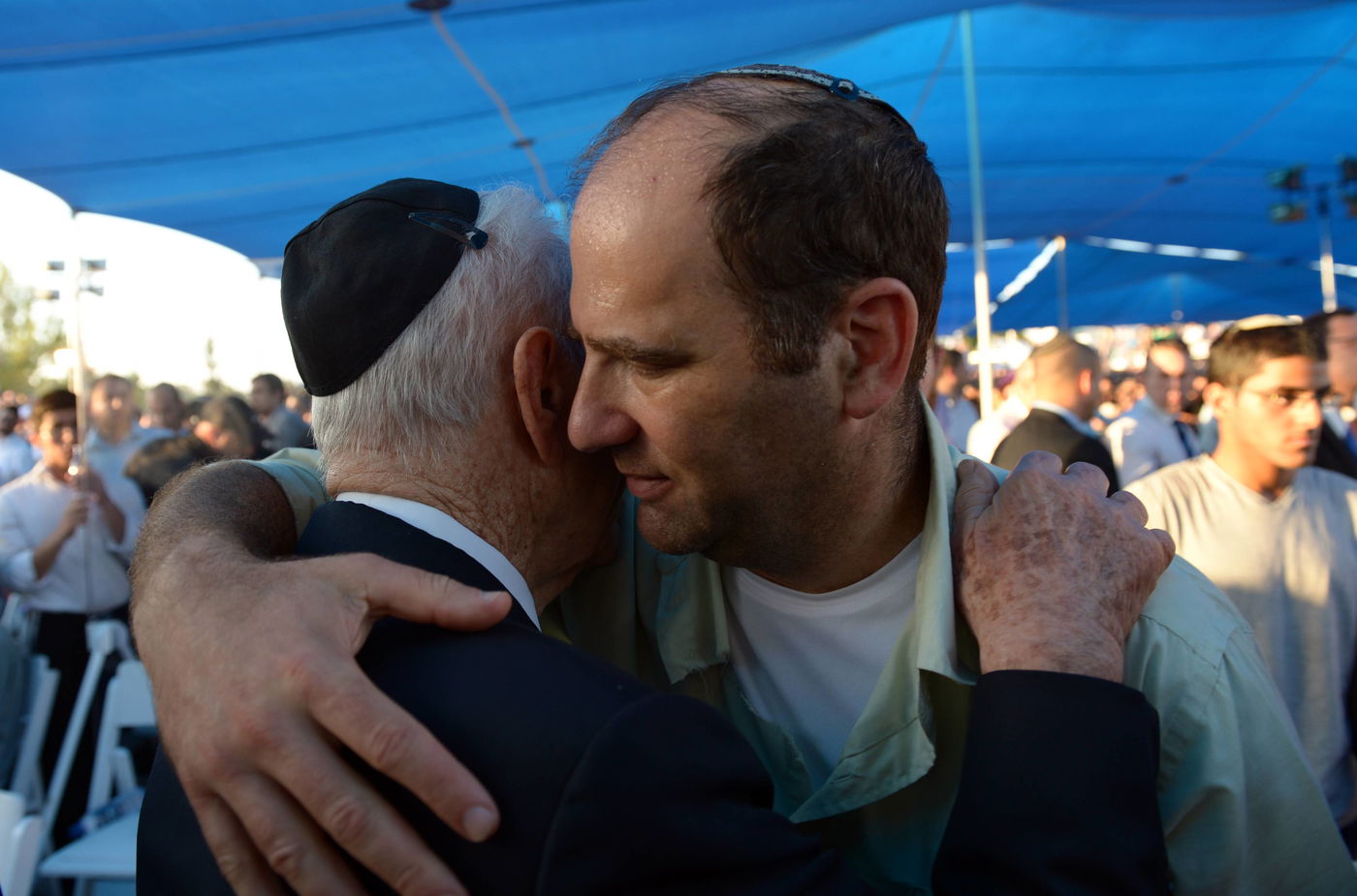 בראש מורכן ודמעות: דרכם האחרונה של אייל, נפתלי וגיל-עד