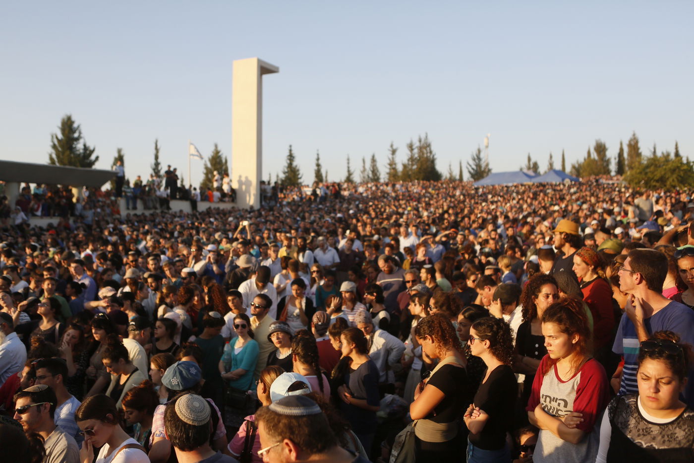 בראש מורכן ודמעות: דרכם האחרונה של אייל, נפתלי וגיל-עד